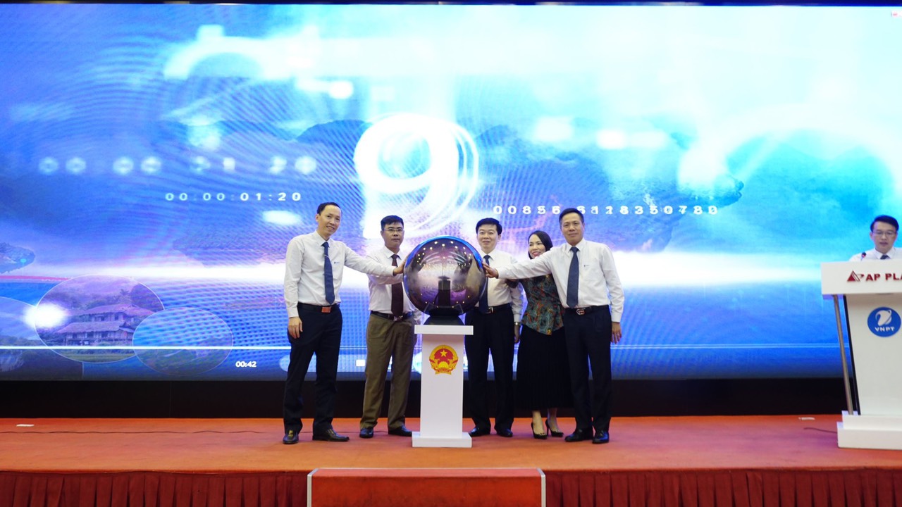 Khai[-]trương[-]Cổng[-]Du[-]lịch[-]thông[-]minh[-]tỉnh[-]Hòa[-]Bình